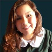 Educadora de párvulos ofrece clases de técnicas manuales y artísticas para los niños(as) de la casa